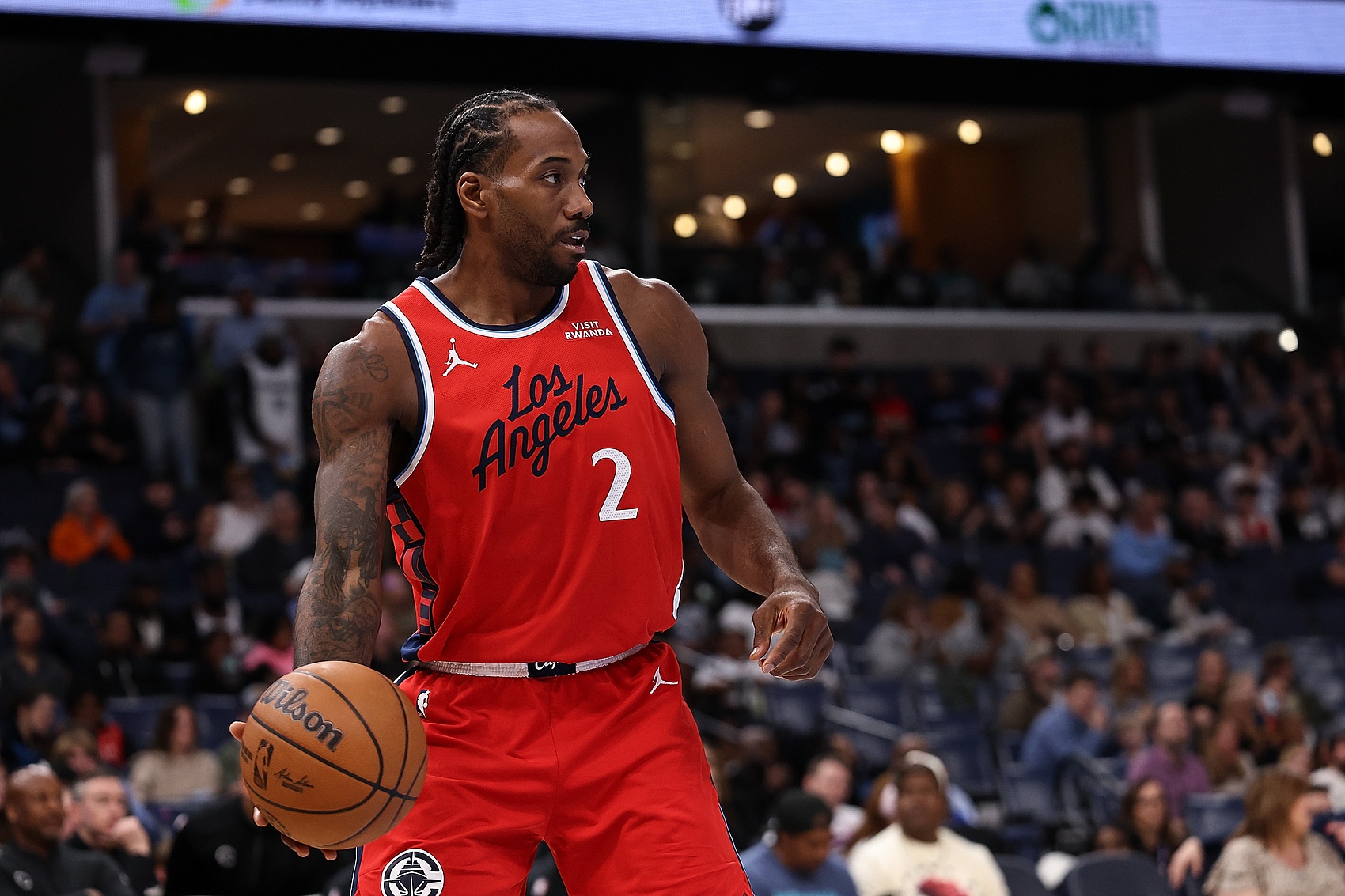 开云平台-延续20+仅差3分!伦纳德半场11中7拿下17分4板 首节独得13分