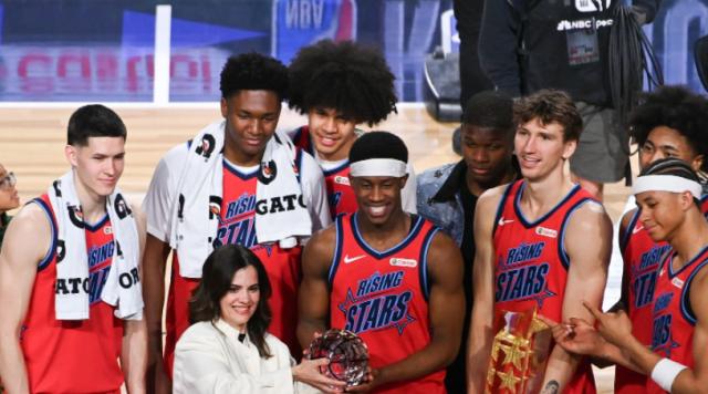 开云体育-夺新秀赛MVP！埃奇库姆压哨罚球锁定胜局