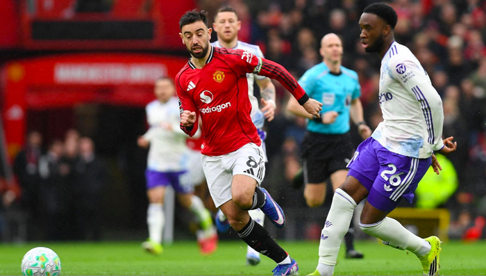 开云平台-1-3！输掉“6分之战” 5.5亿战舰7轮1胜仅拿5分 欧冠资格岌岌可危|曼联|维拉|B费|阿斯顿维拉|纽卡斯尔_新浪体育_新浪新闻